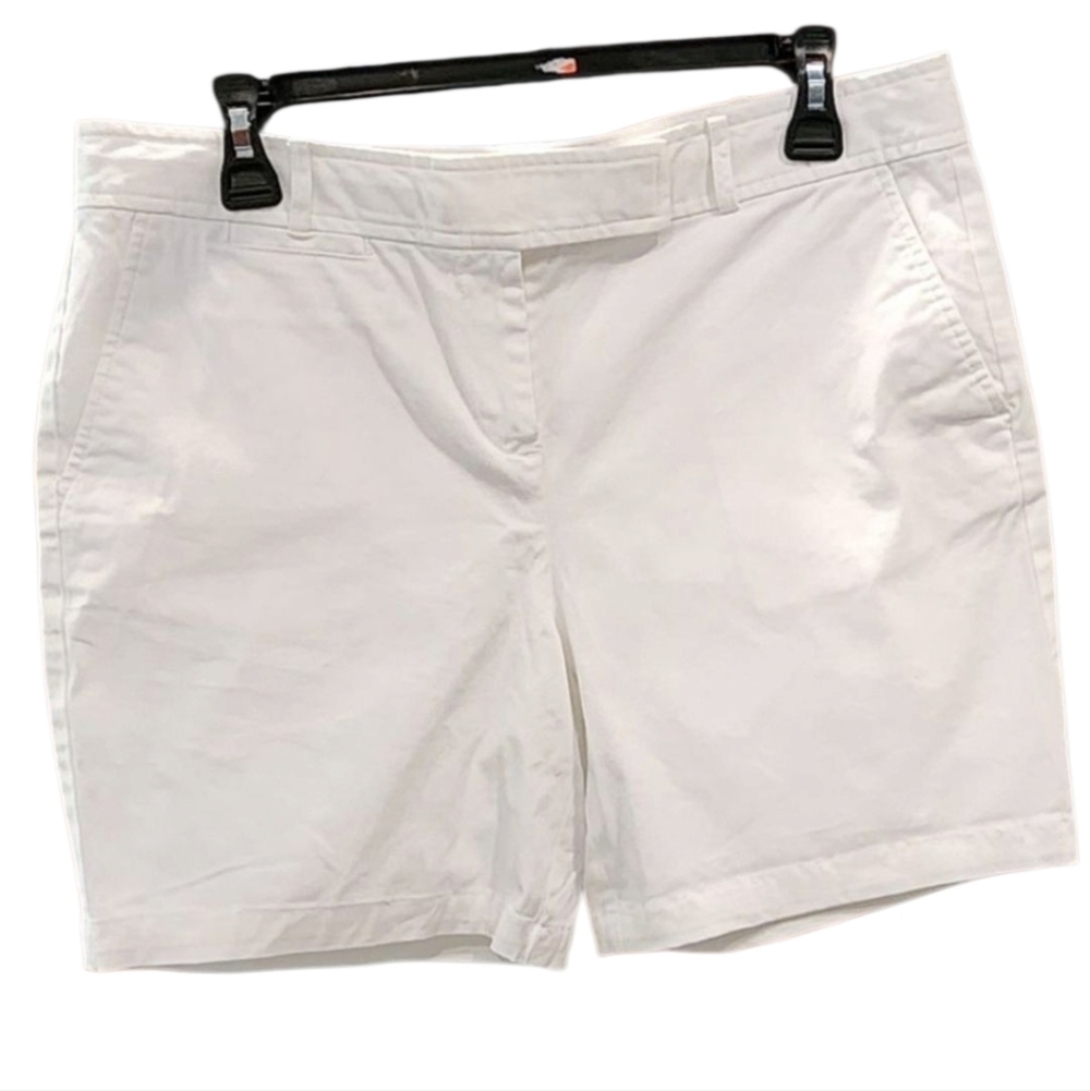 TALBOT'S WHITE CHINO SHORTS